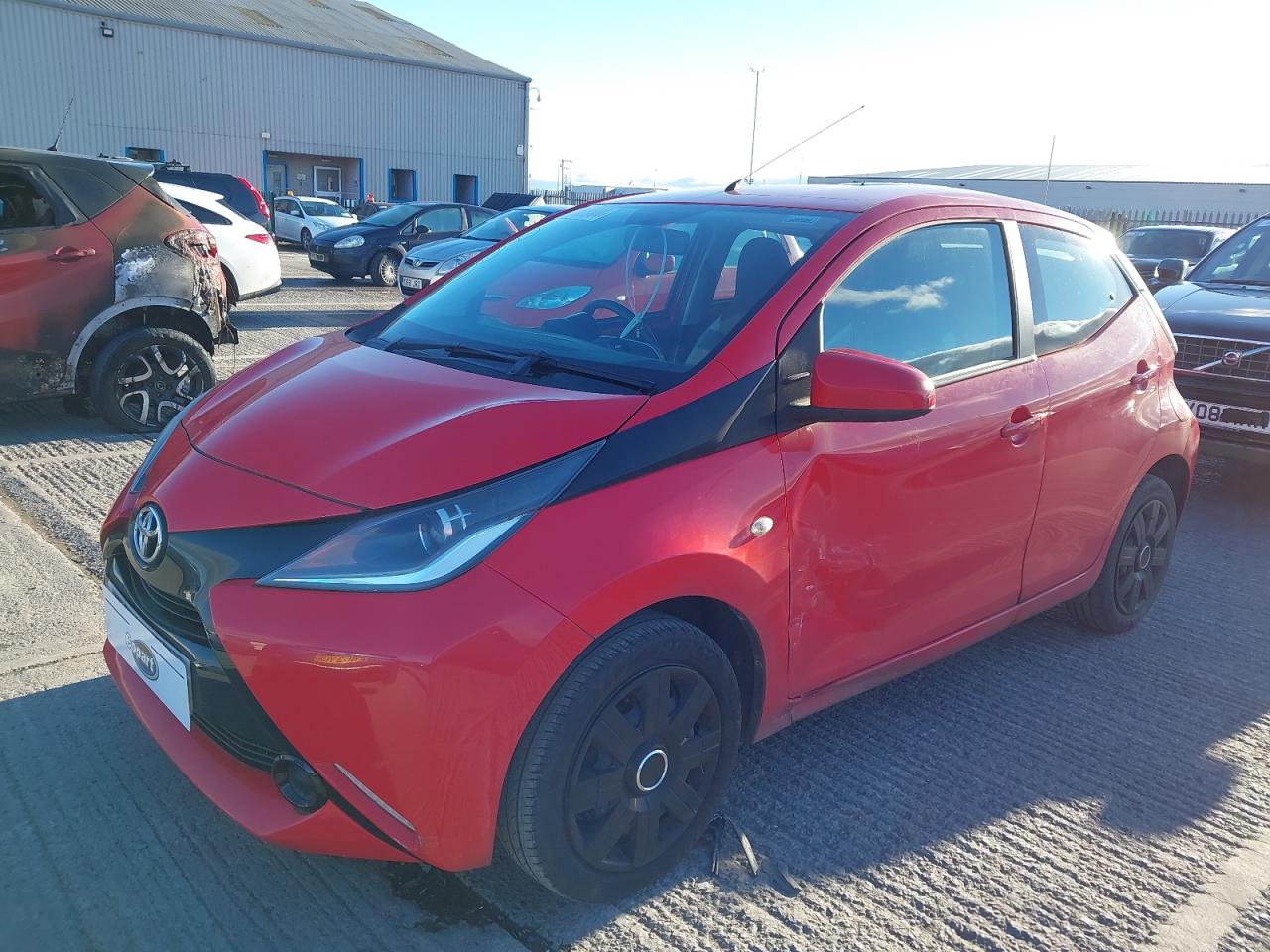 TOYOTA AYGO X-PLA 2015. Lot# 40531004. VIN JTDKGNEC90N066487. Photo 1
